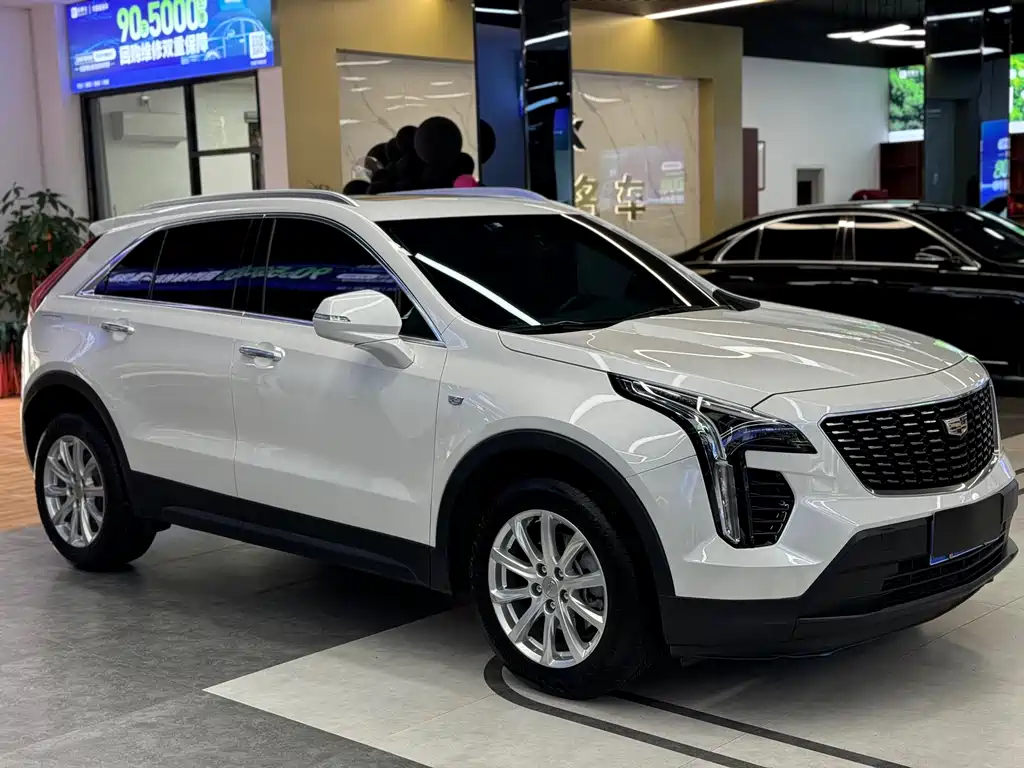CADILLAC XT4