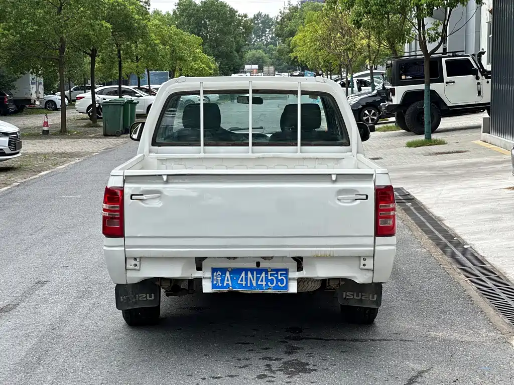 Isuzu Pickup — миниатюра 8