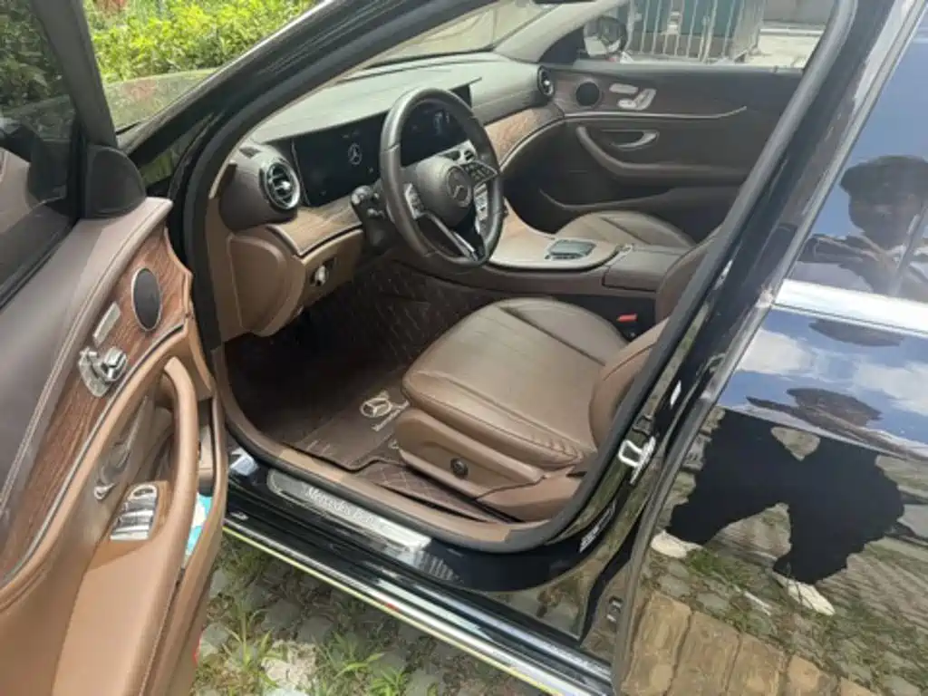Mercedes-Benz E-Class — миниатюра 8