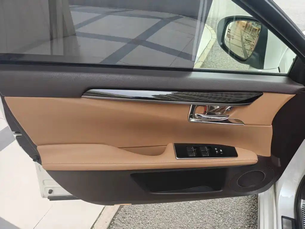 Lexus ES — миниатюра 10