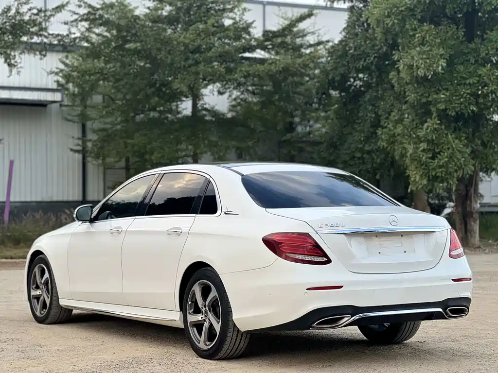 Mercedes-Benz E-Class — миниатюра 13
