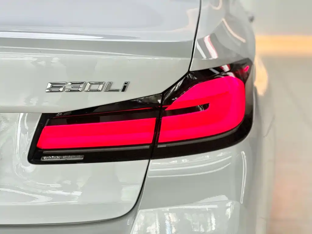BMW 5 Series — миниатюра 17