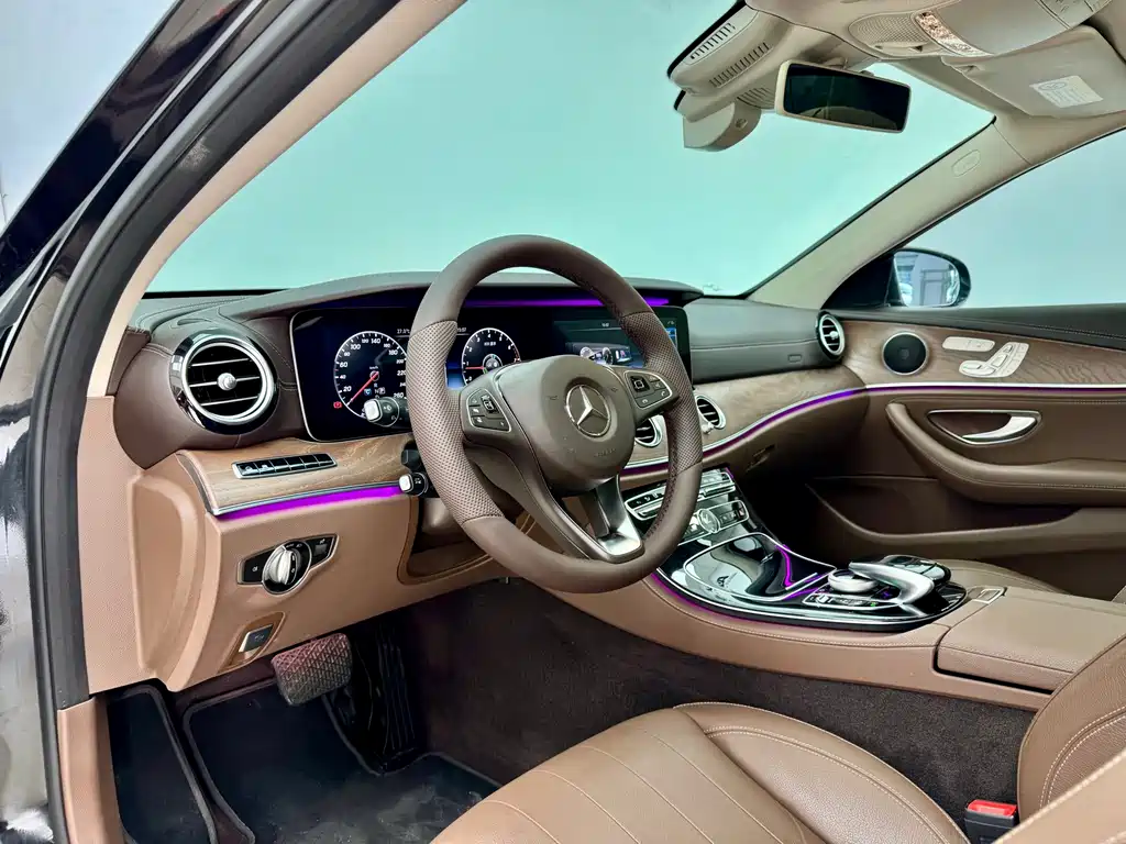 Mercedes-Benz E-Class — миниатюра 7