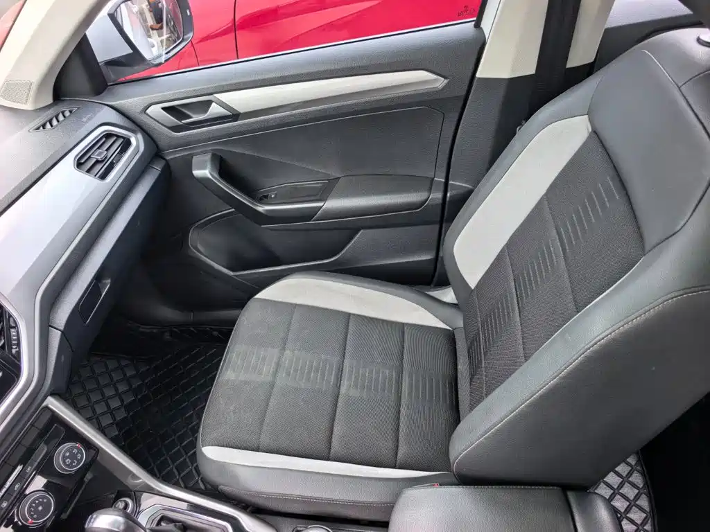 Volkswagen T-Roc — миниатюра 11