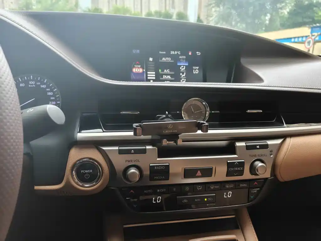 Lexus ES — миниатюра 17