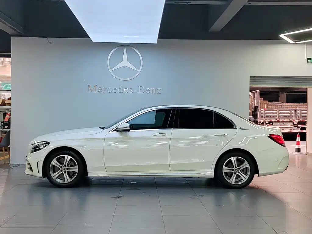 Mercedes-Benz C-Class — миниатюра 3