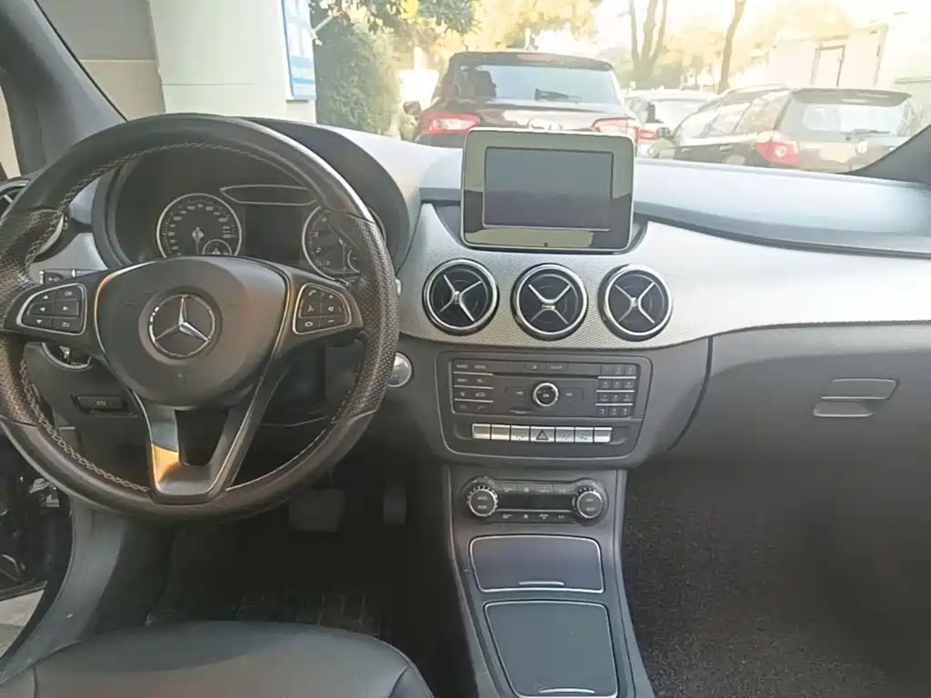 Mercedes-Benz B-Class — миниатюра 13