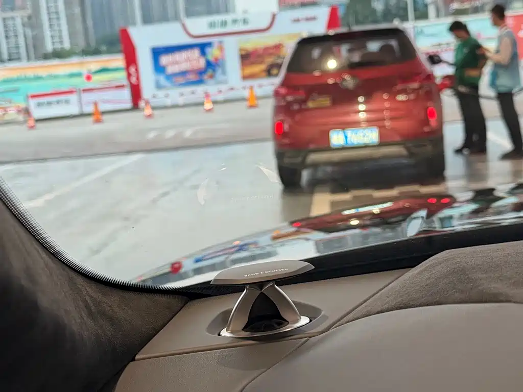 Lamborghini Urus — миниатюра 6