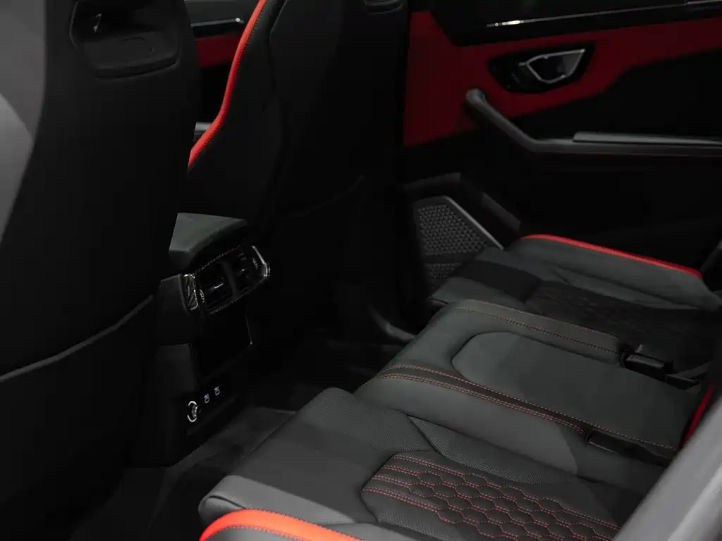 Lamborghini Urus — миниатюра 21