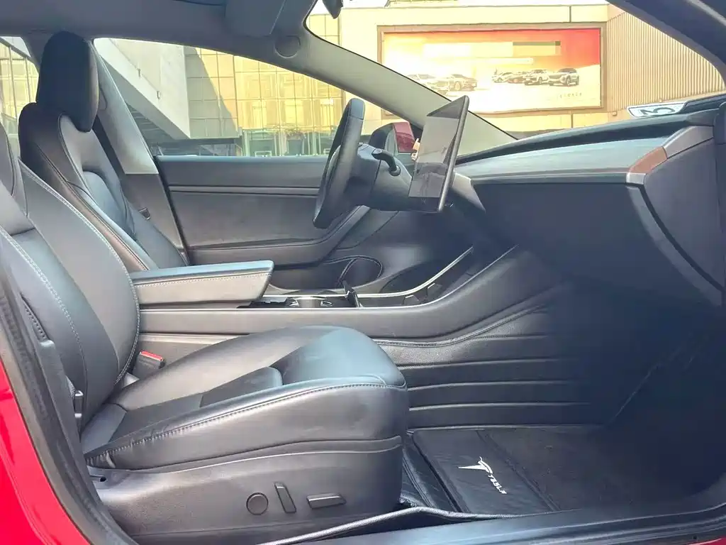 Tesla Model 3 — миниатюра 5