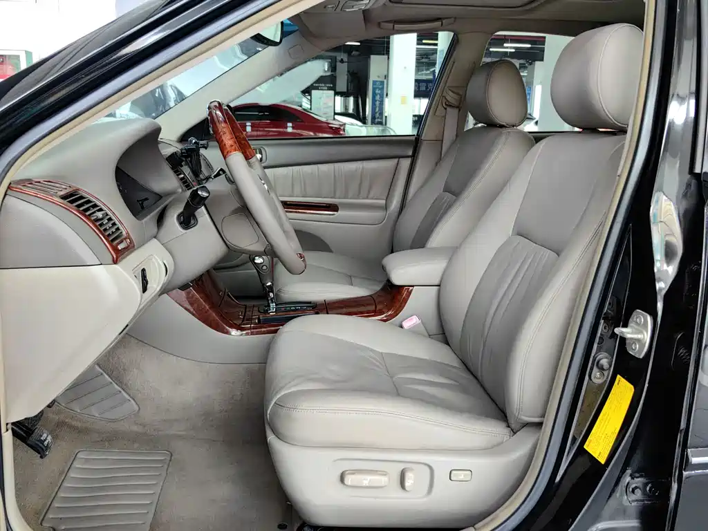 Toyota Camry — миниатюра 9