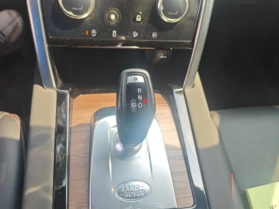 LAND ROVER DISCOVER NEW ENERGY SOURCES FOR SPORTS