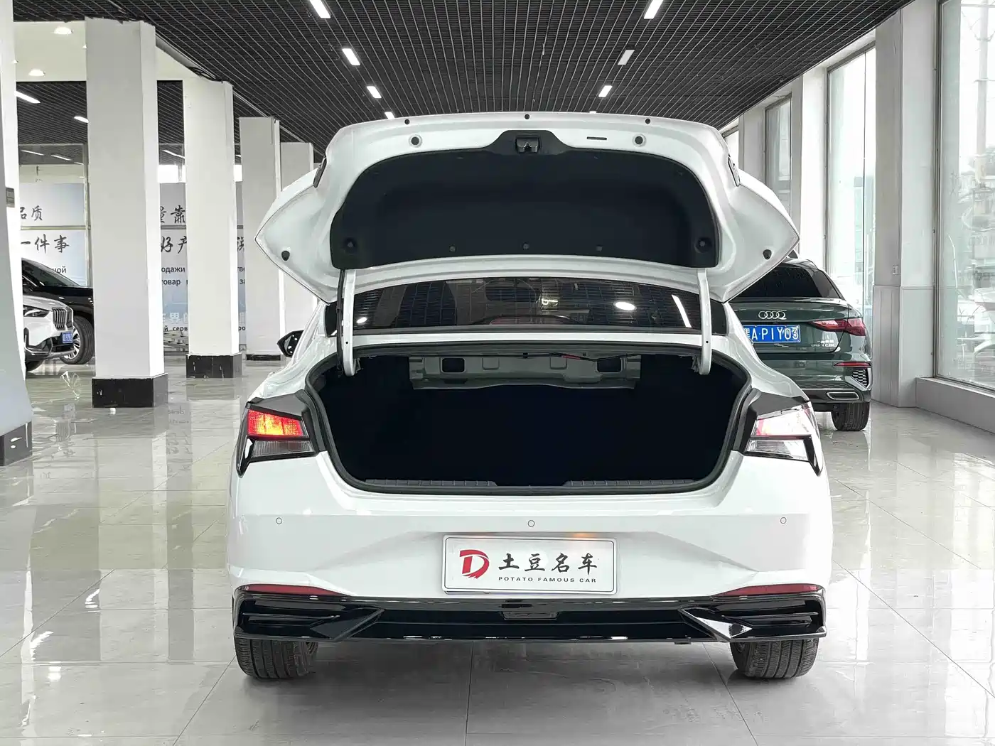 Hyundai Elantra 2023 Белый из Китая