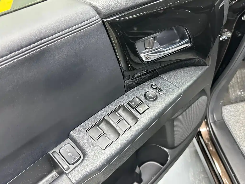 Honda Elysion — миниатюра 9