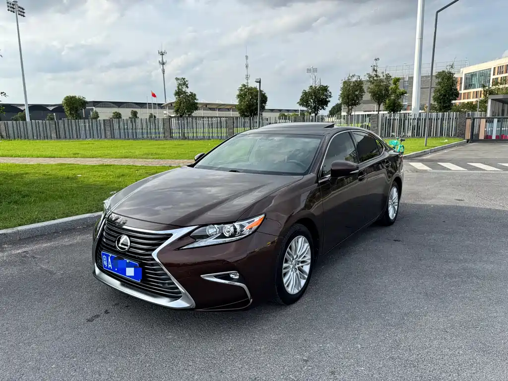 Купить Lexus ES