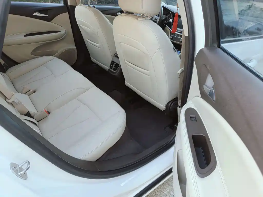 Buick Verano — миниатюра 12