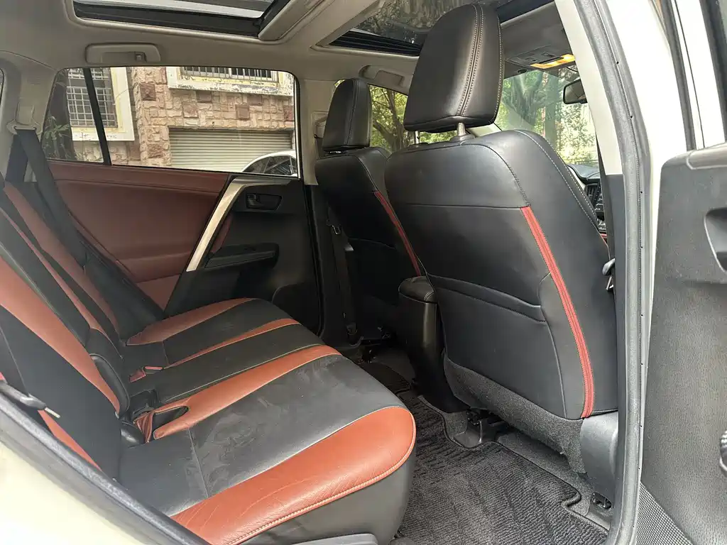 Toyota RAV4 — миниатюра 7
