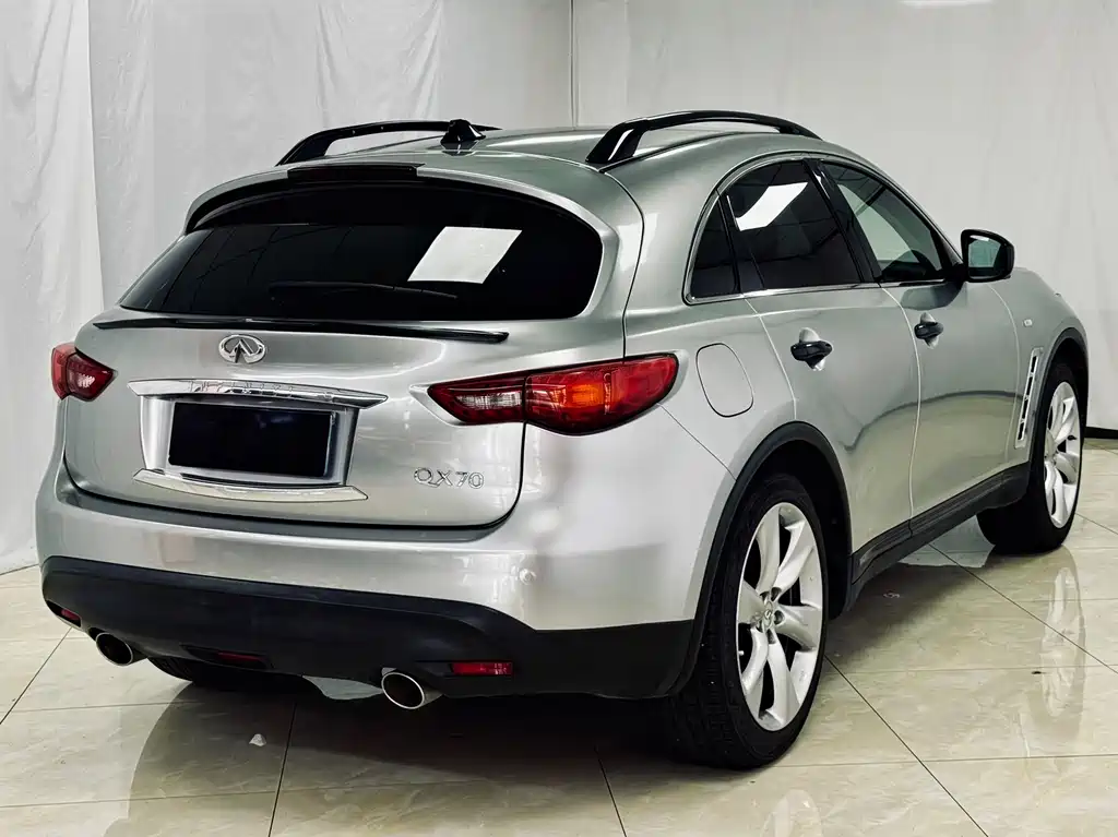 Infiniti QX70 3.7L Beyond Edition, фото 6