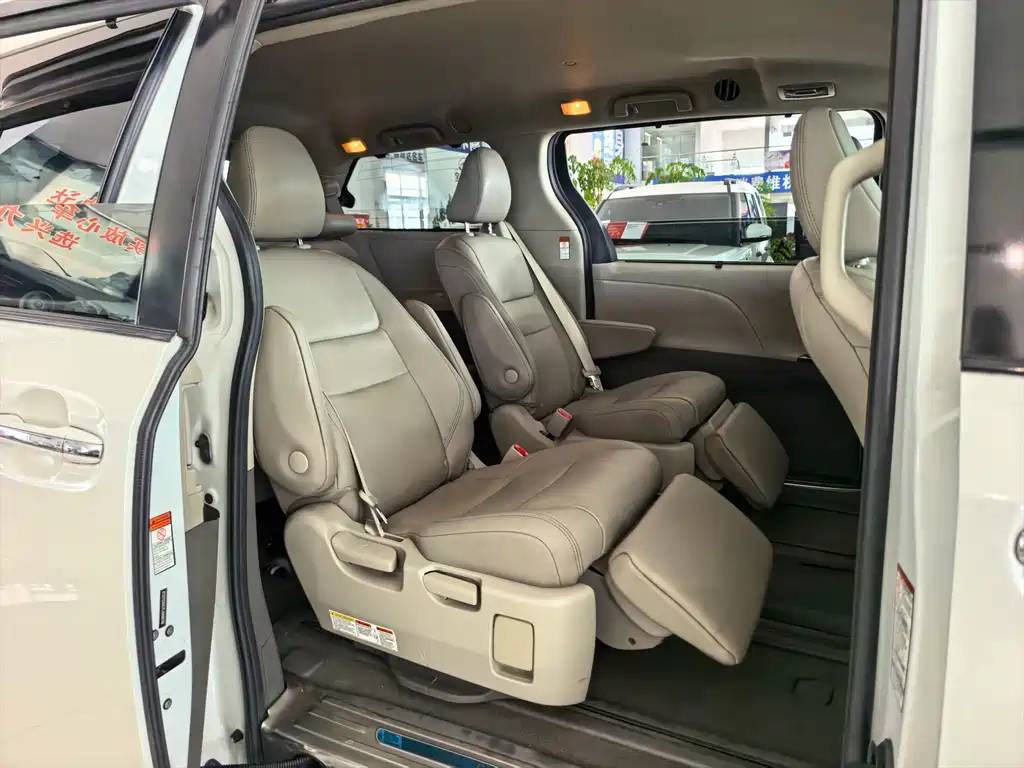 Toyota Sienna — миниатюра 6