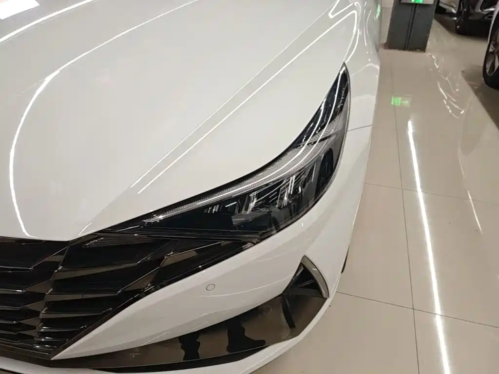Hyundai Elantra — миниатюра 24