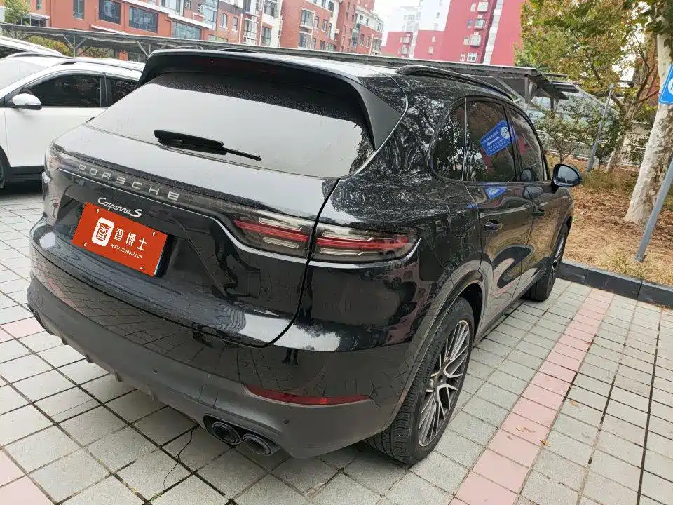 Porsche Cayenne — миниатюра 3