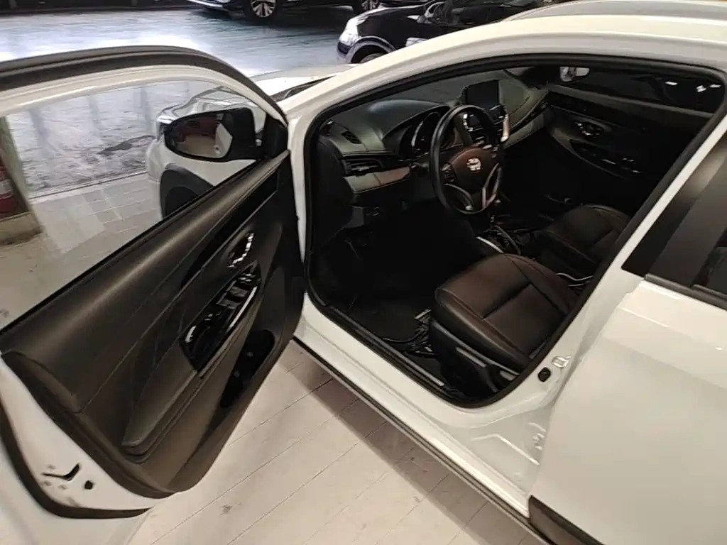 Toyota Yaris L — миниатюра 16