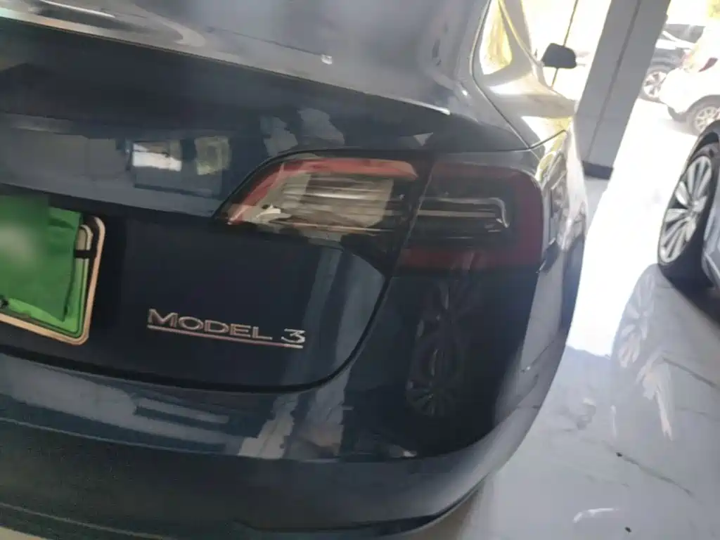 Tesla Model 3 — миниатюра 8