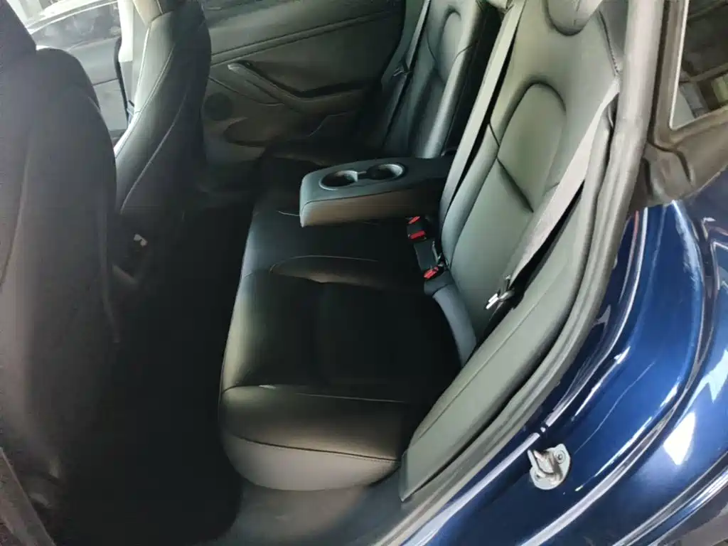 Tesla Model 3 — миниатюра 17
