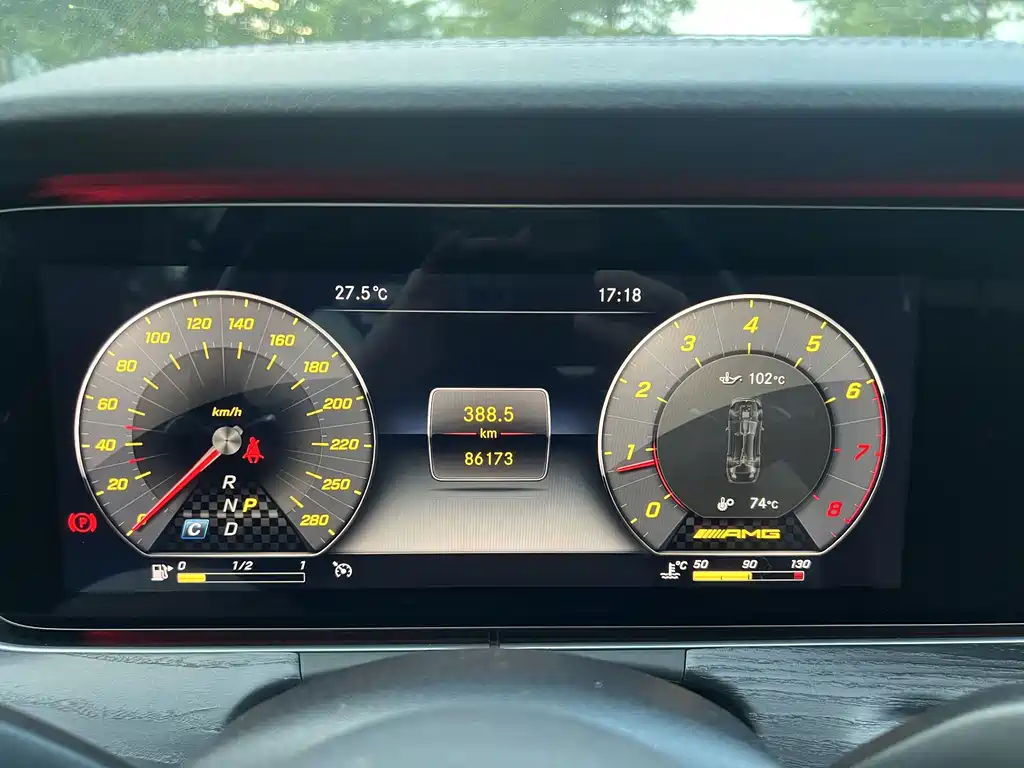 Mercedes-Benz E-Class — миниатюра 6