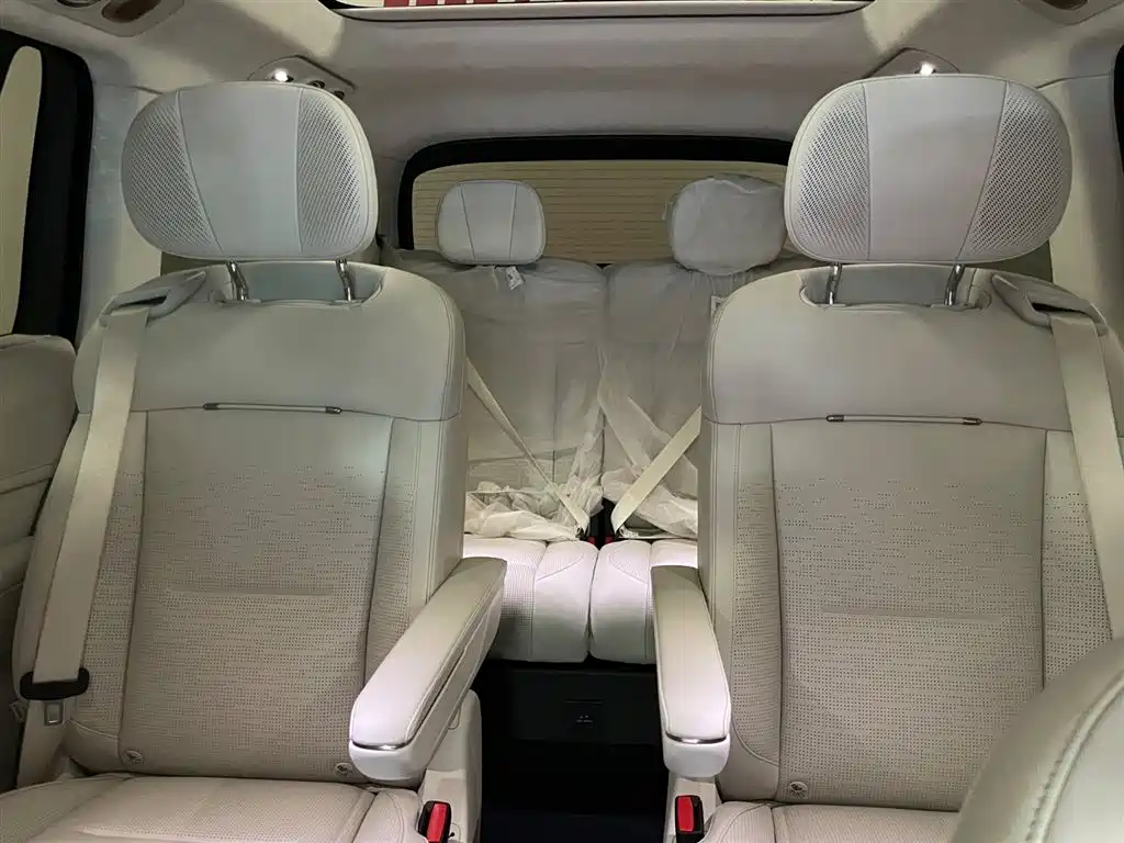 Lynk & Co 900 2025 2.0T Ultra 6 мест
