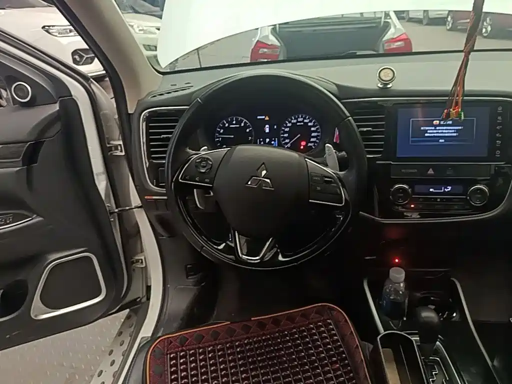 Mitsubishi Outlander — миниатюра 11