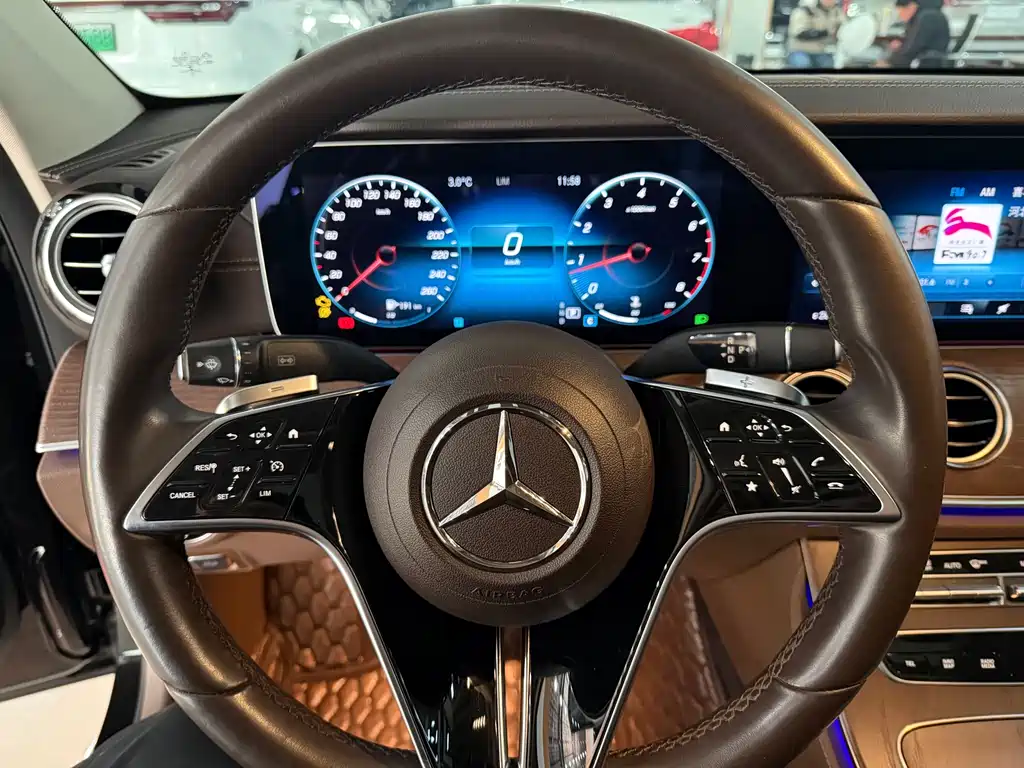 MERCEDES-BENZ E CLASS