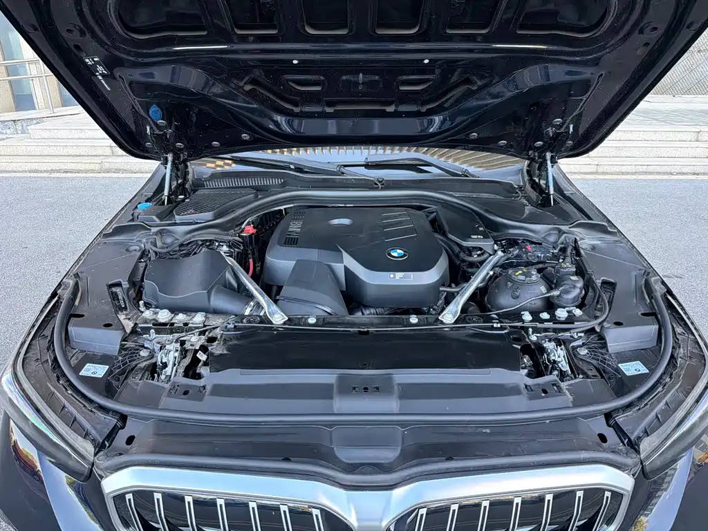 BMW 5 Series — миниатюра 7