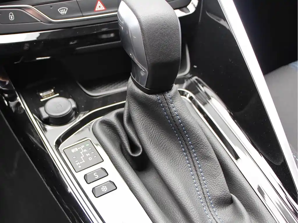 Peugeot 308 — миниатюра 17
