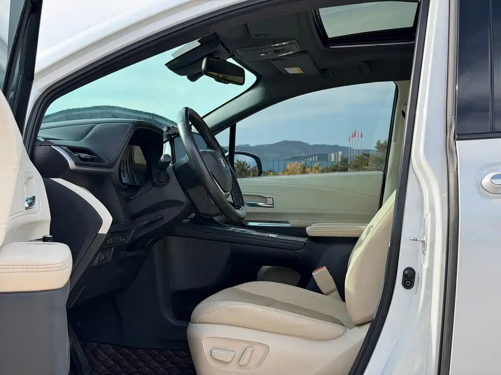 Toyota Sienna — миниатюра 7