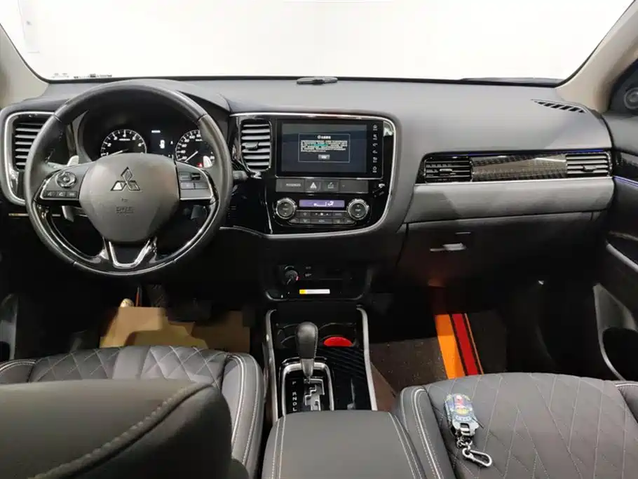 MITSUBISHI OUTLANDER