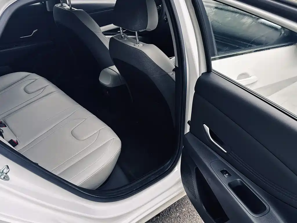 Hyundai Elantra — миниатюра 19
