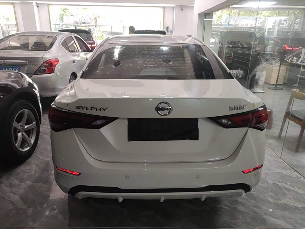 Nissan Sylphy 1.6 л 2022 г. Белый, пробег 13400 км