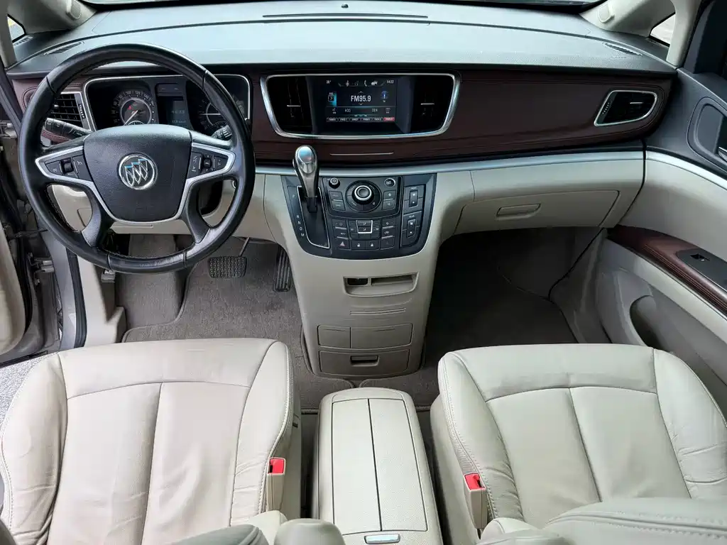 Buick GL8 — миниатюра 7