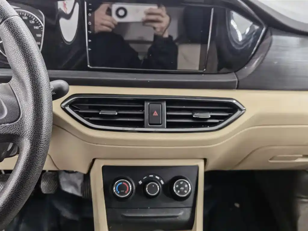 CHANGAN CROSS STAR V3