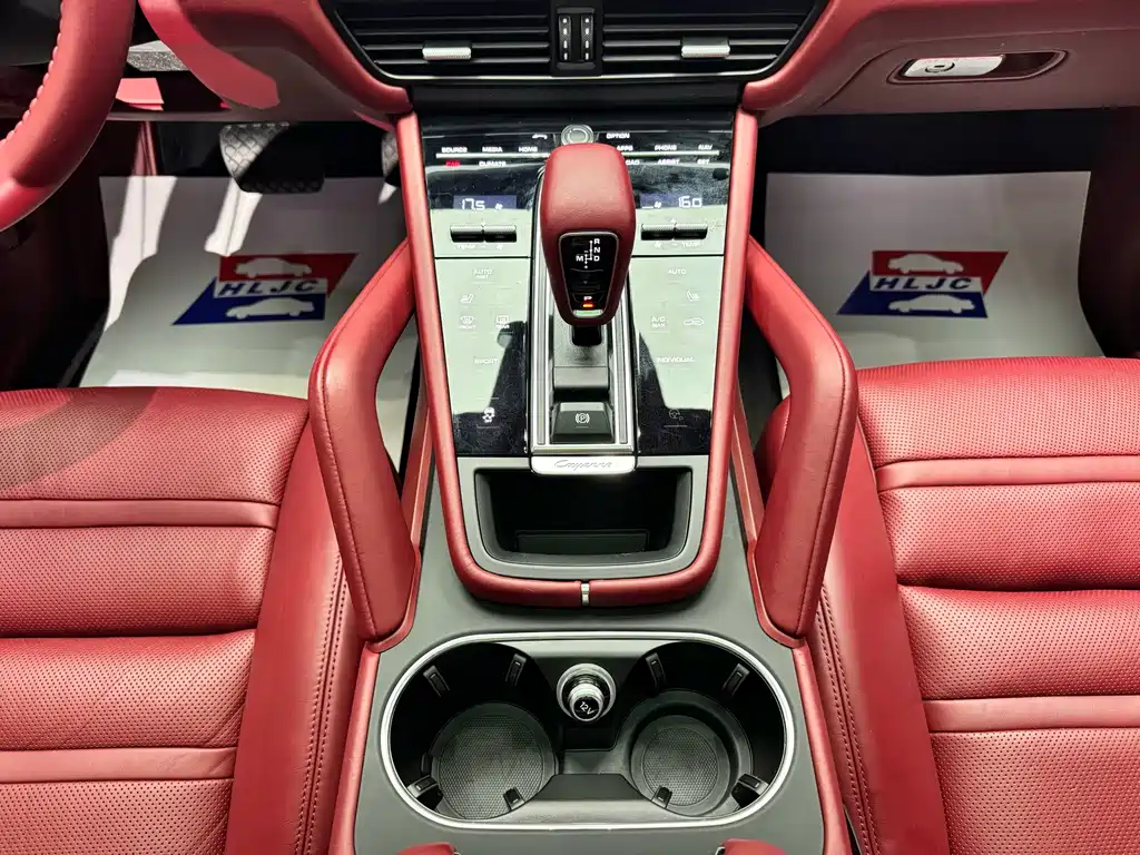 Porsche Cayenne — миниатюра 12