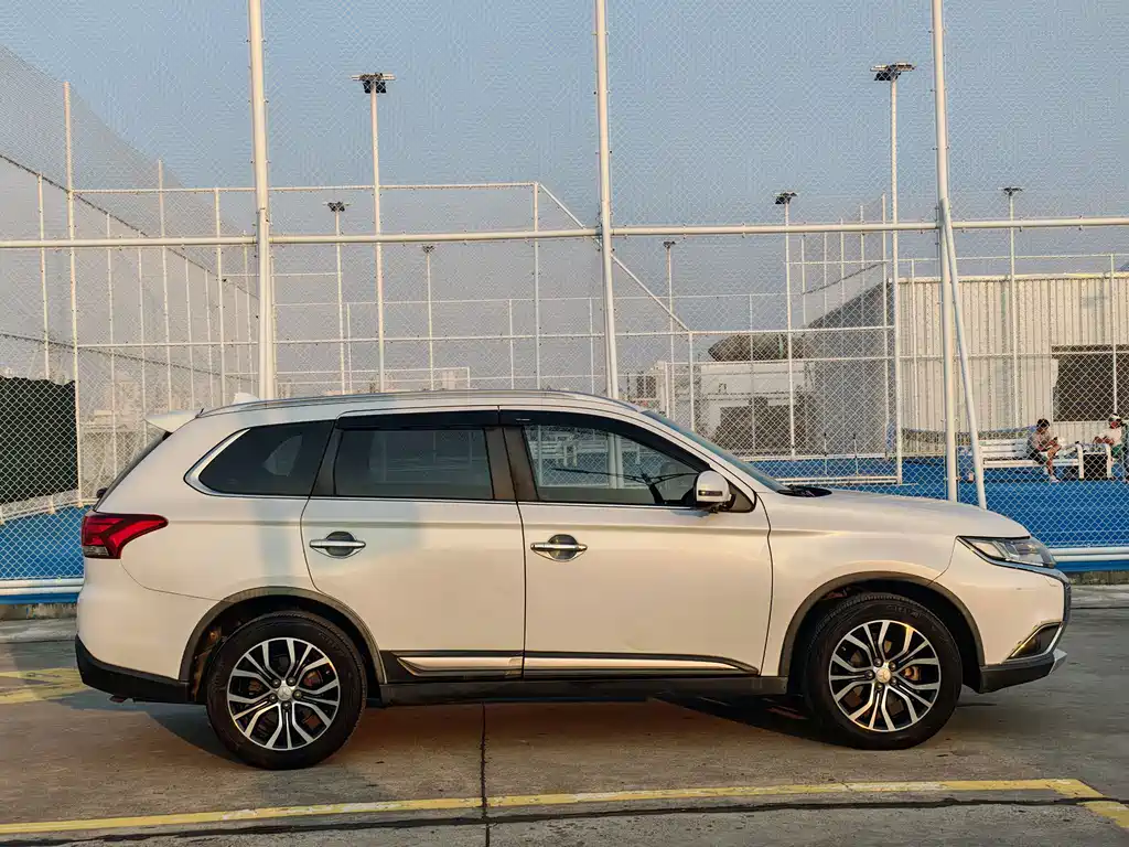 Mitsubishi Outlander — миниатюра 4