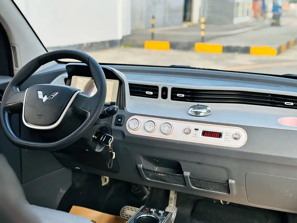 Wuling MINIEV — миниатюра 10