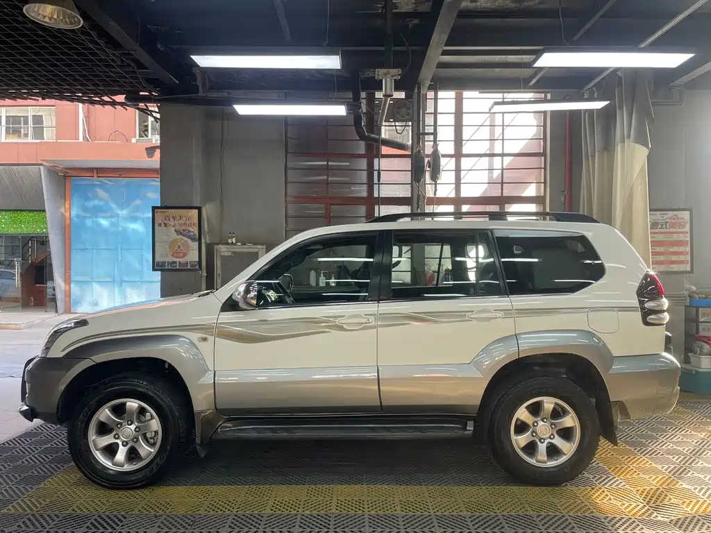 Toyota Land Cruiser Prado 2005 4.0L AT GX Luxury DVD