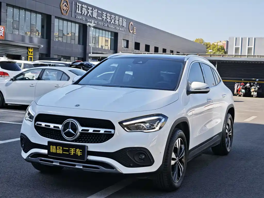 MERCEDES-BENZ GLA