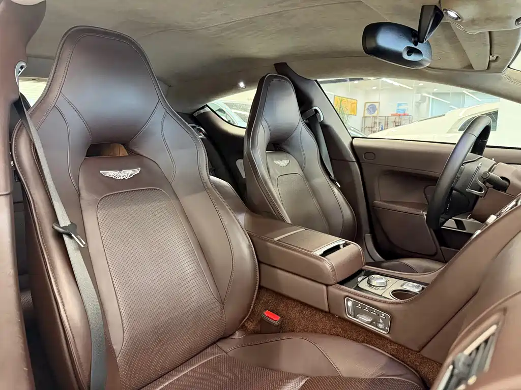 Aston Martin Rapide — миниатюра 12