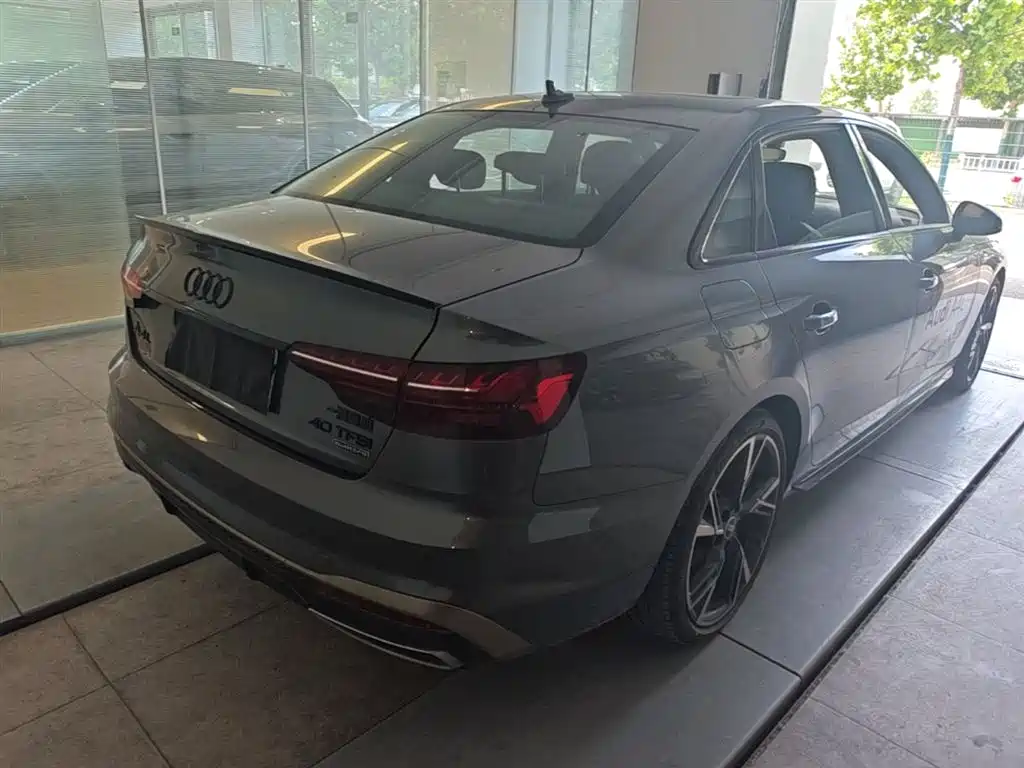 Audi A4L 2024 40 TFSI quattro RS