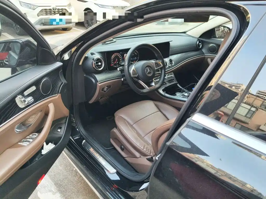 Mercedes-Benz E-Class — миниатюра 17