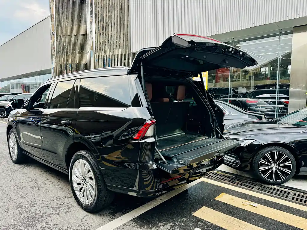 Lincoln Navigator — миниатюра 17