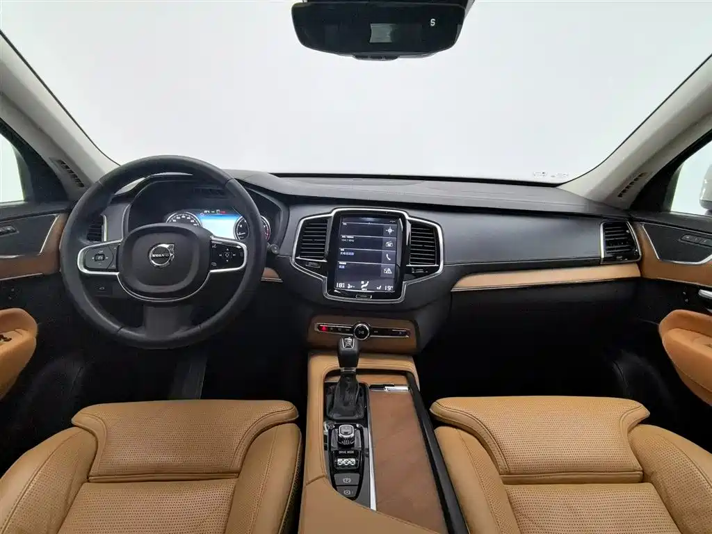 Volvo XC90 2015 T6 7 мест